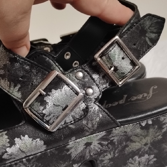 Free People Black Floral Chunky Platform Sandals Feminine Boho Whimsigoth - Picture 14 of 14